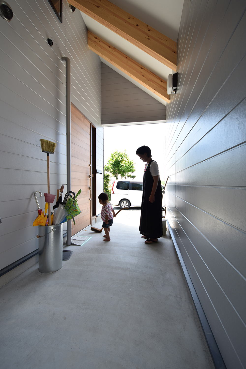 藍いろの家の玄関前イメージ