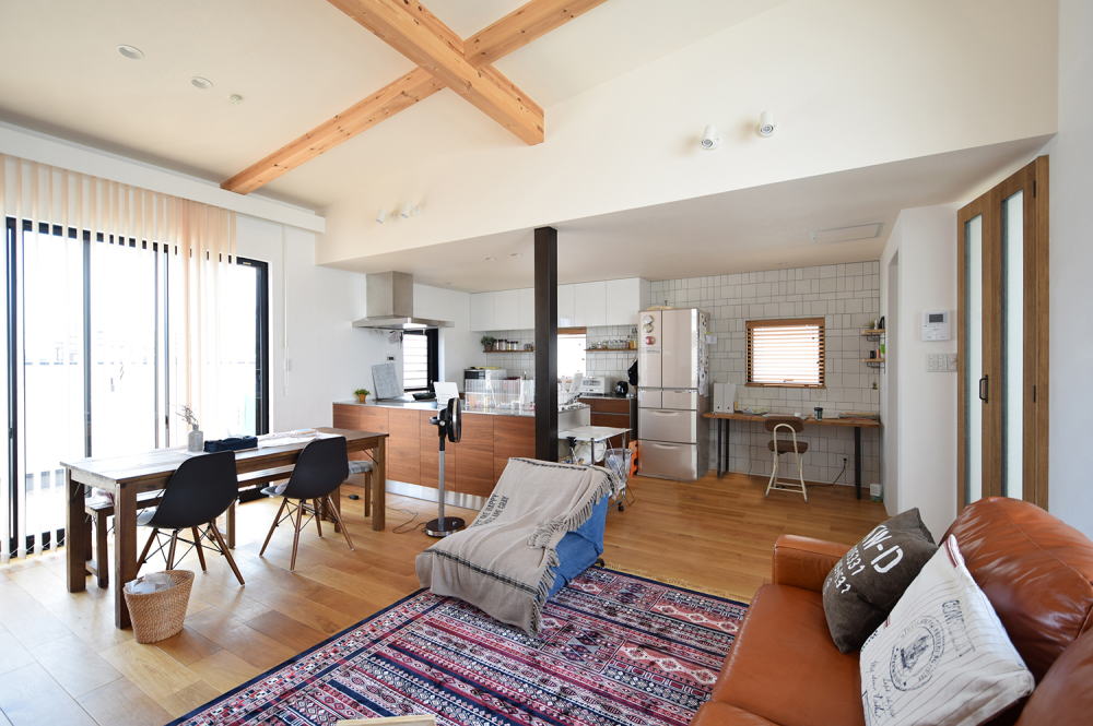 学校前の家の内装イメージ02