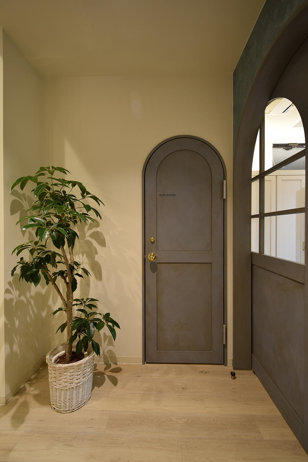 ヘアサロンルームレストルーム入口イメージ