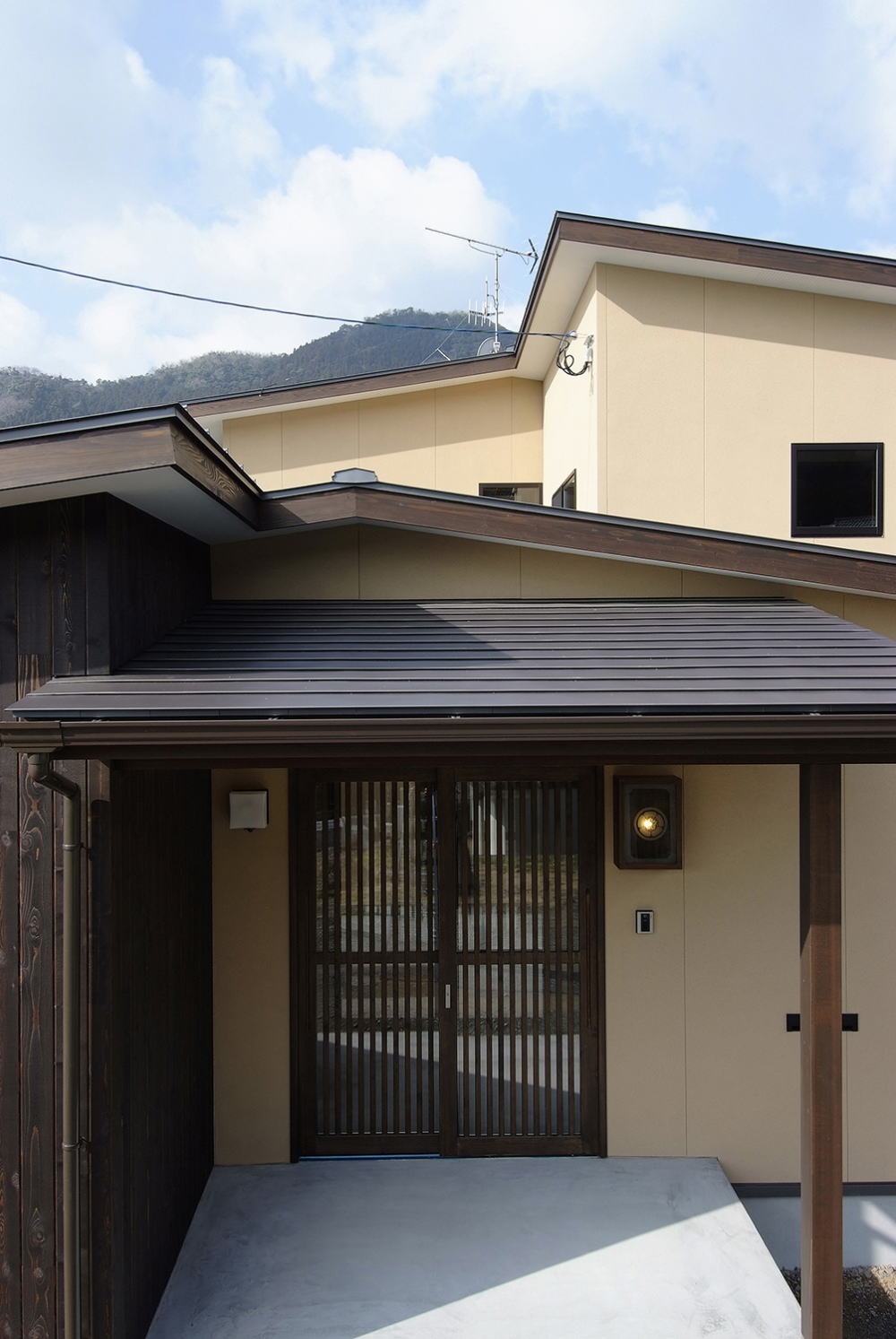 山の手の家の玄関前イメージ