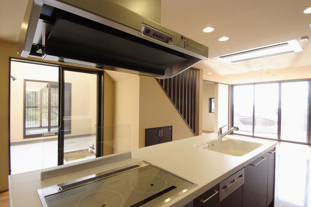 山の手の家のダイニングキッチンイメージ01