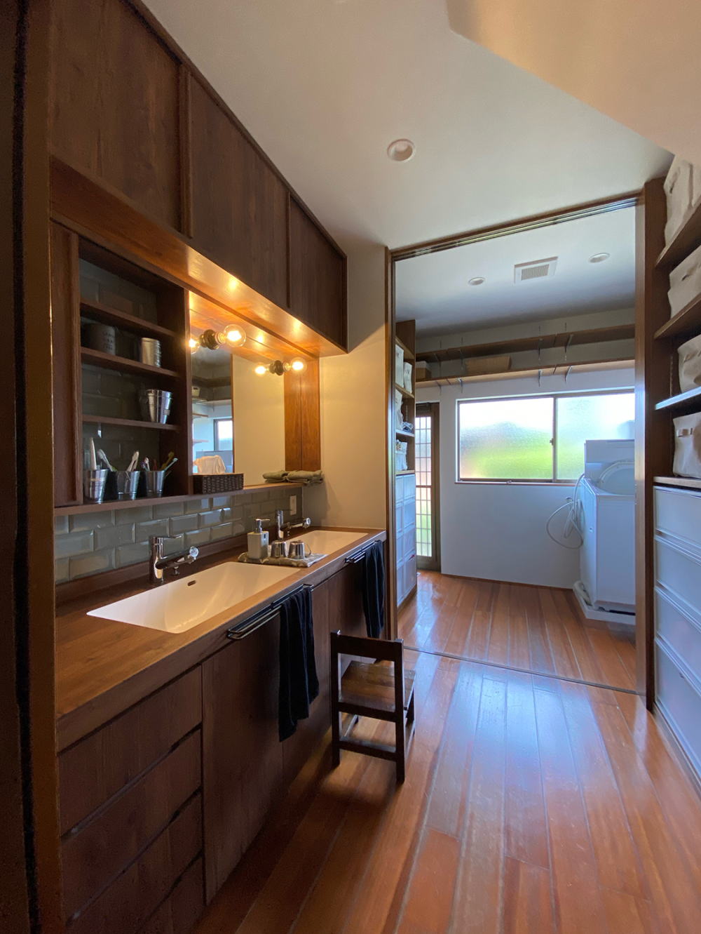 蕃茄の家の洗面化粧台イメージ01