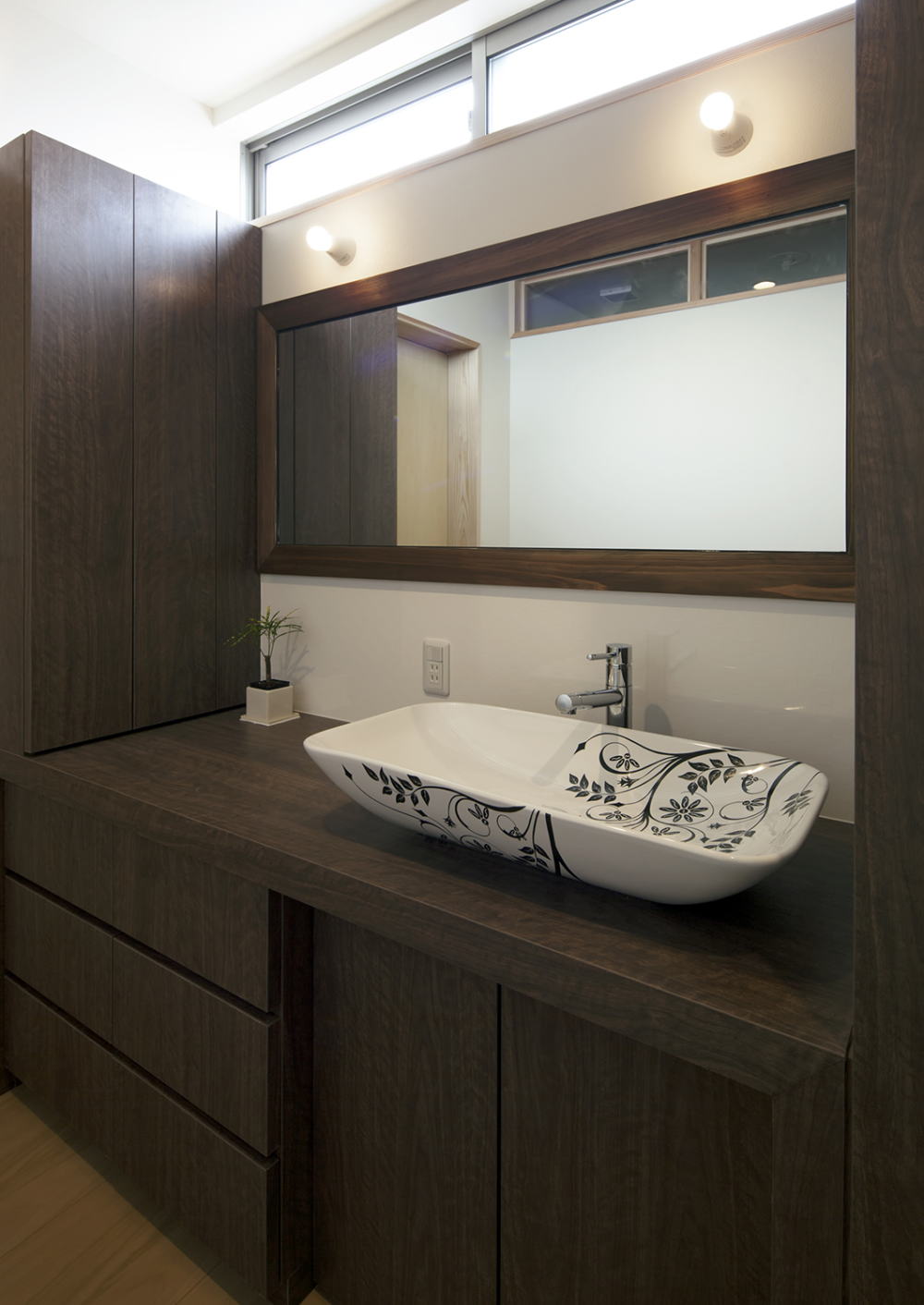 江北町の家の洗面化粧台イメージ