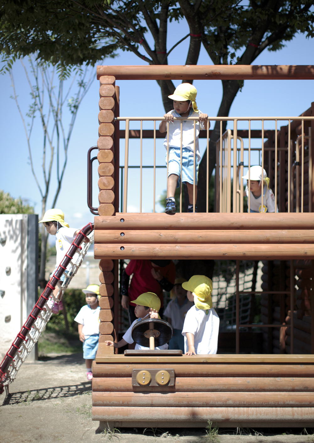 木登りのロンドンバスのイメージ02