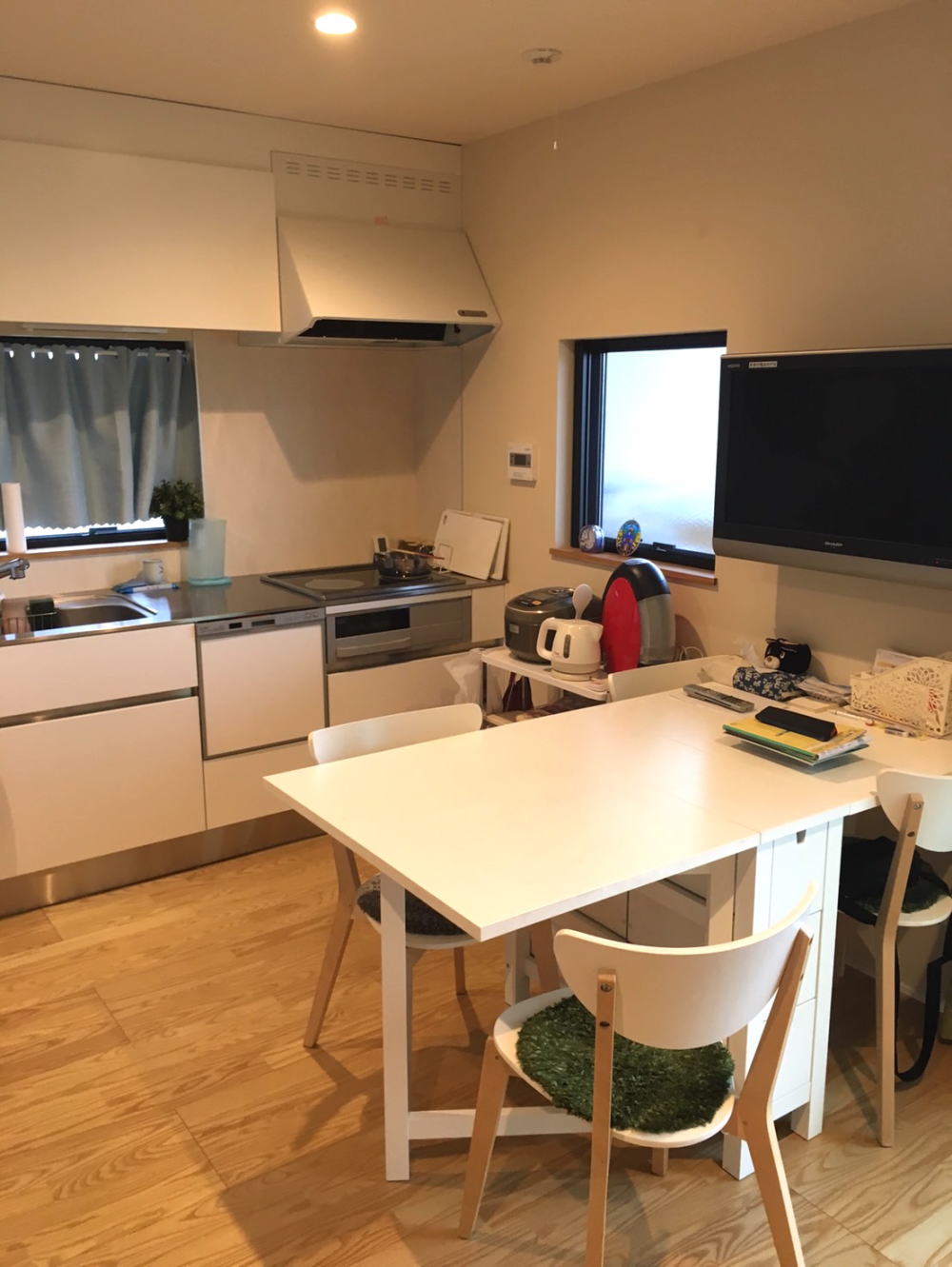 学校前の家のキッチンイメージ