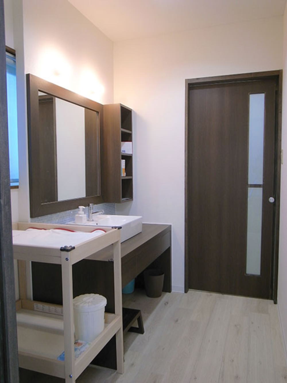 のりこ歯科医院の洗面化粧台イメージ01