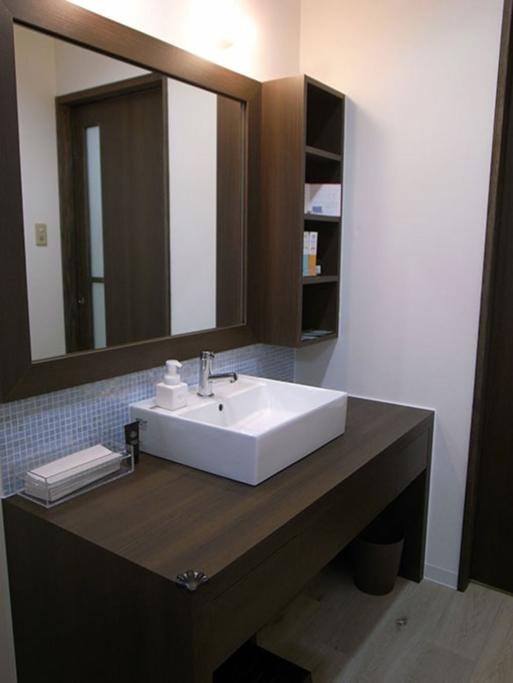 のりこ歯科医院の洗面化粧台イメージ02