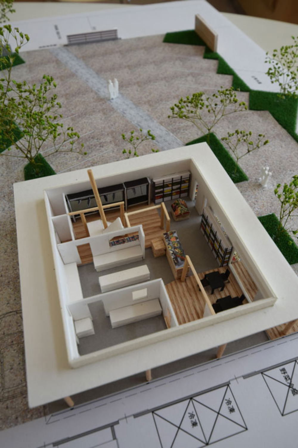 とんがり屋根の店の模型段階イメージ07