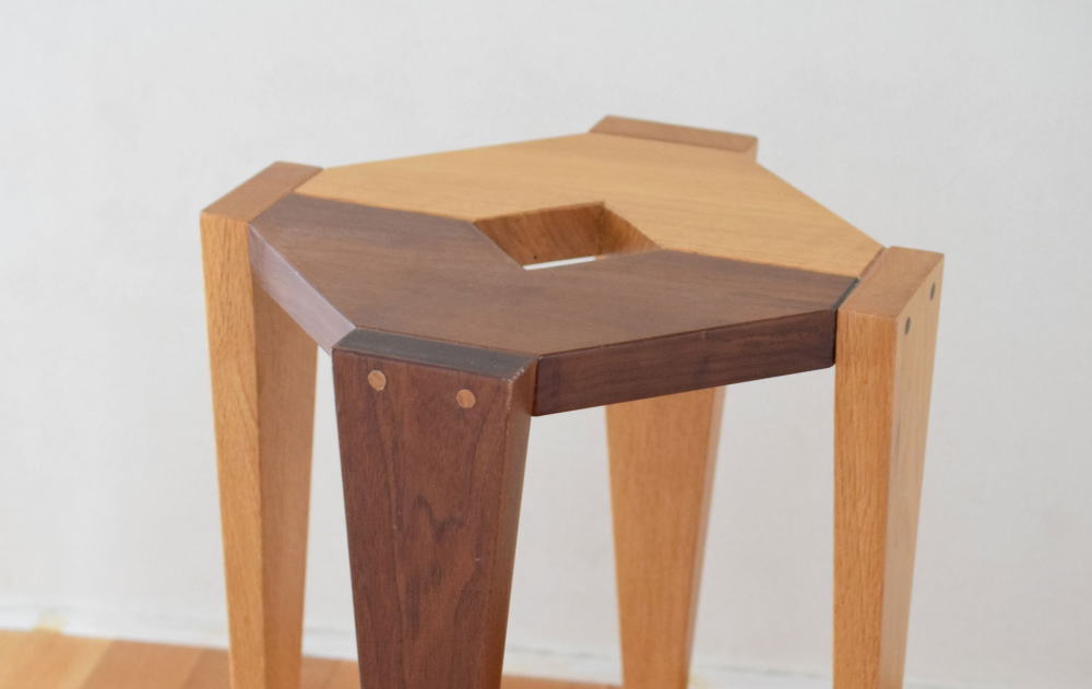 YYスツールのイメージ01