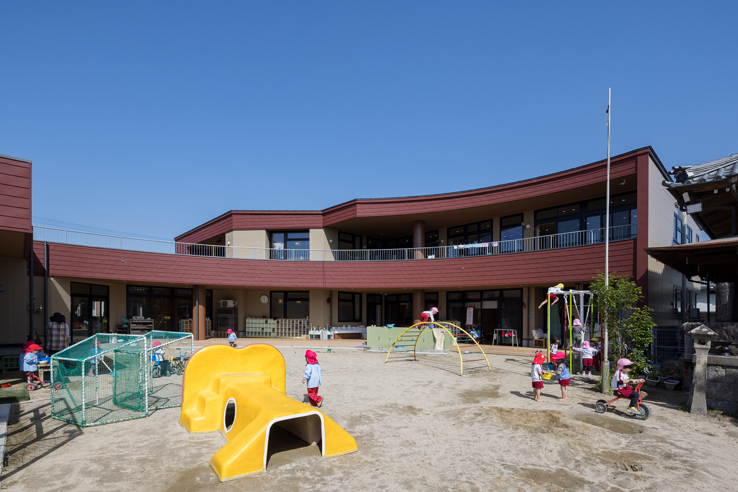 ふじかげこども園の園庭イメージ02