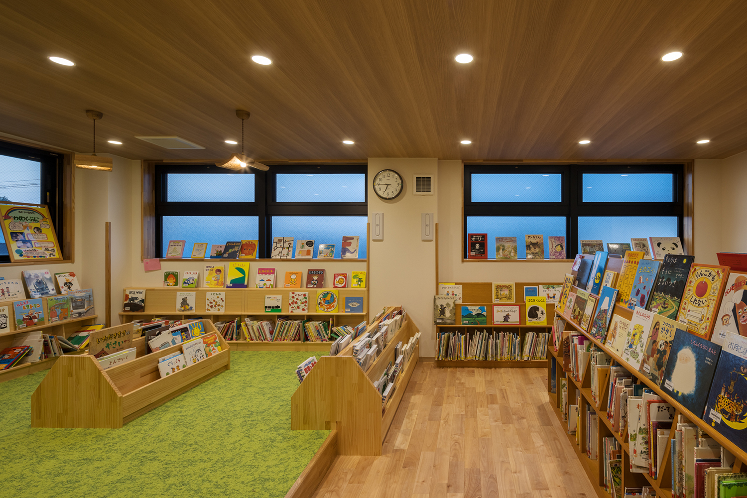 ふじかげこども園の図書スペースイメージ02