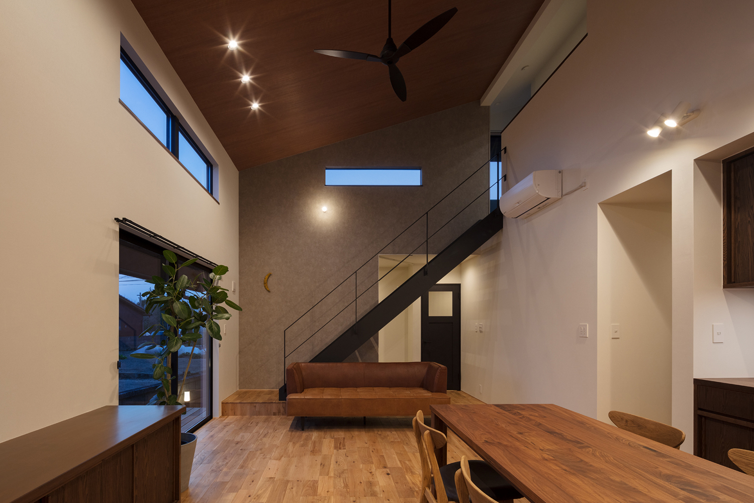 三日月の家の内装イメージ05