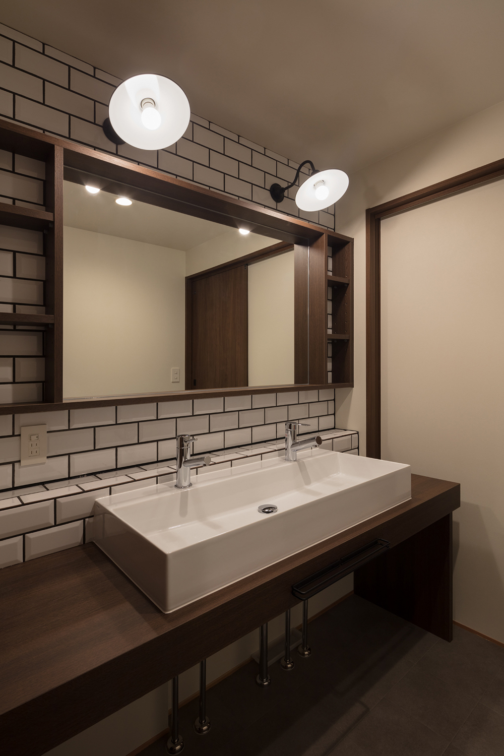 三日月の家の洗面化粧台イメージ