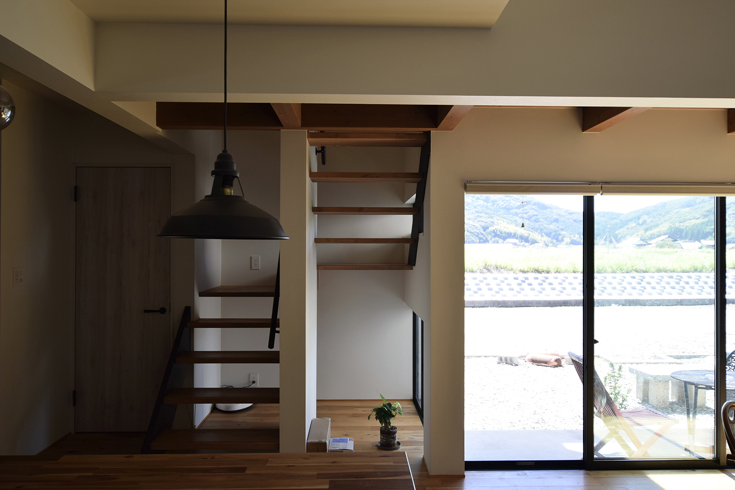 線路沿いの家の内装イメージ05