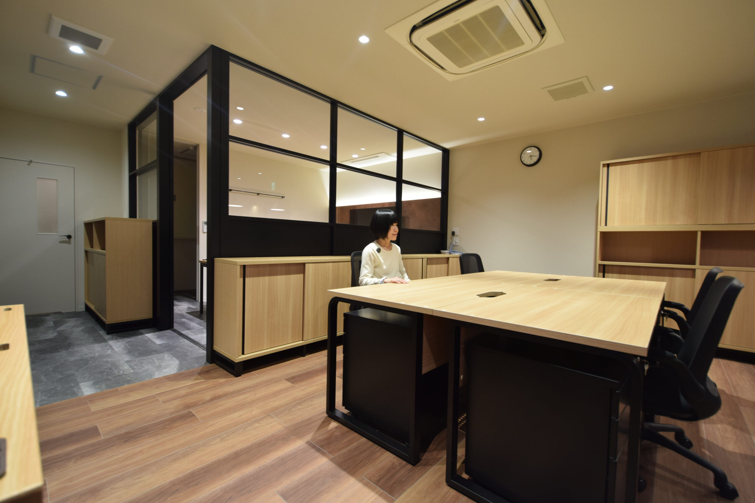 岩永補聴器メインオフィスのオフィス空間イメージ03