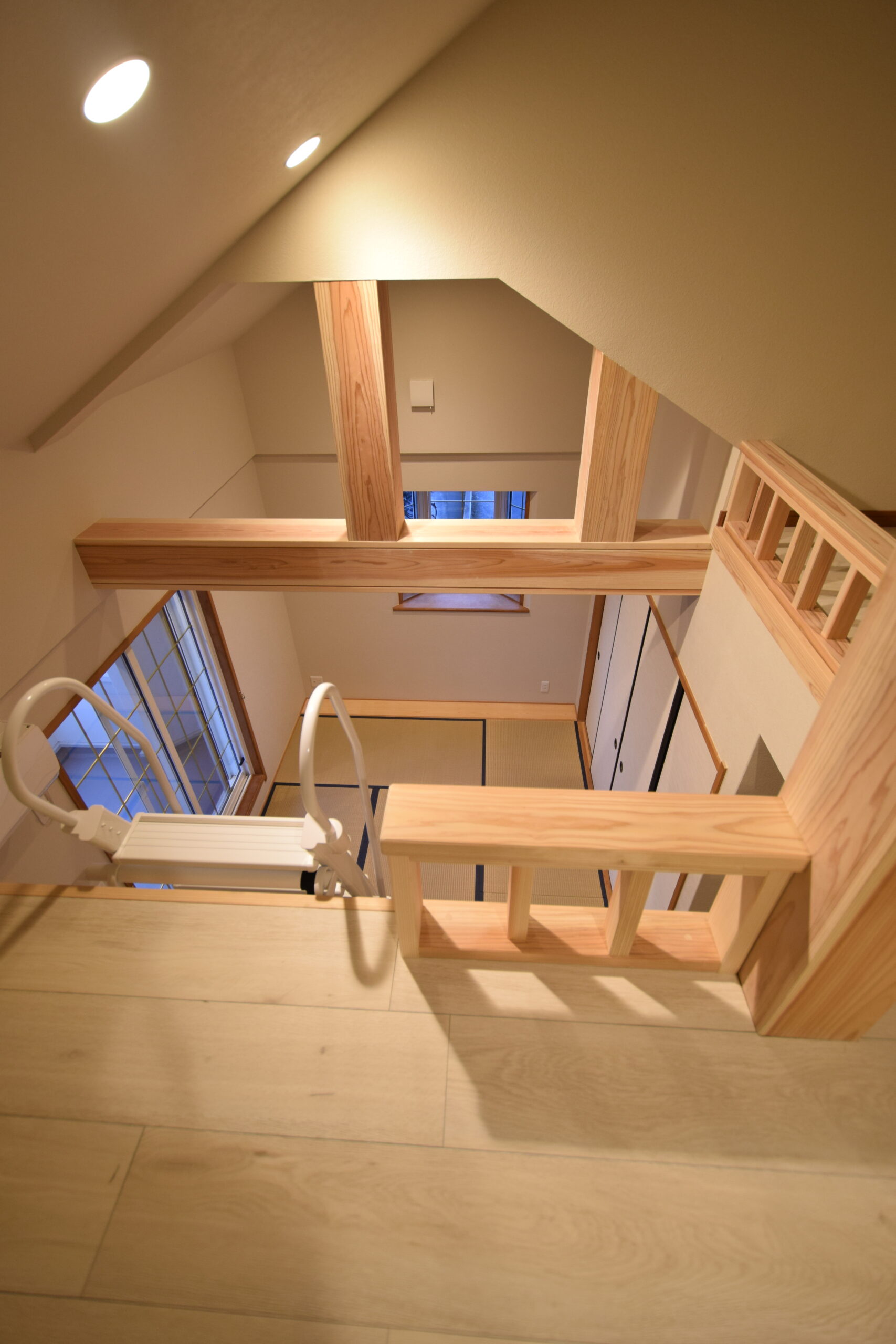 奏のいえロフトから見た寝室イメージ