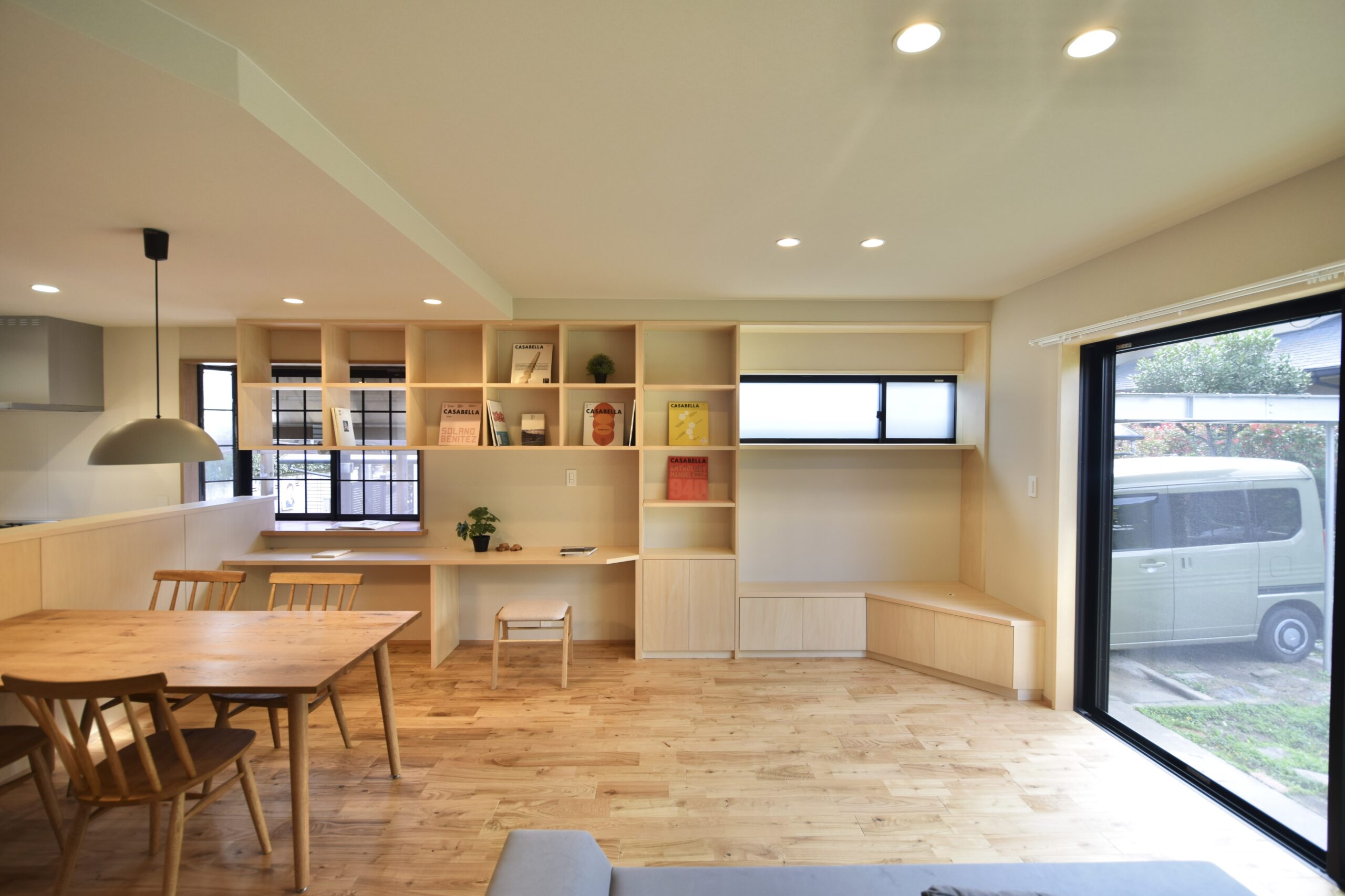 ピピノイエのダイニングとデスクスペースイメージ02