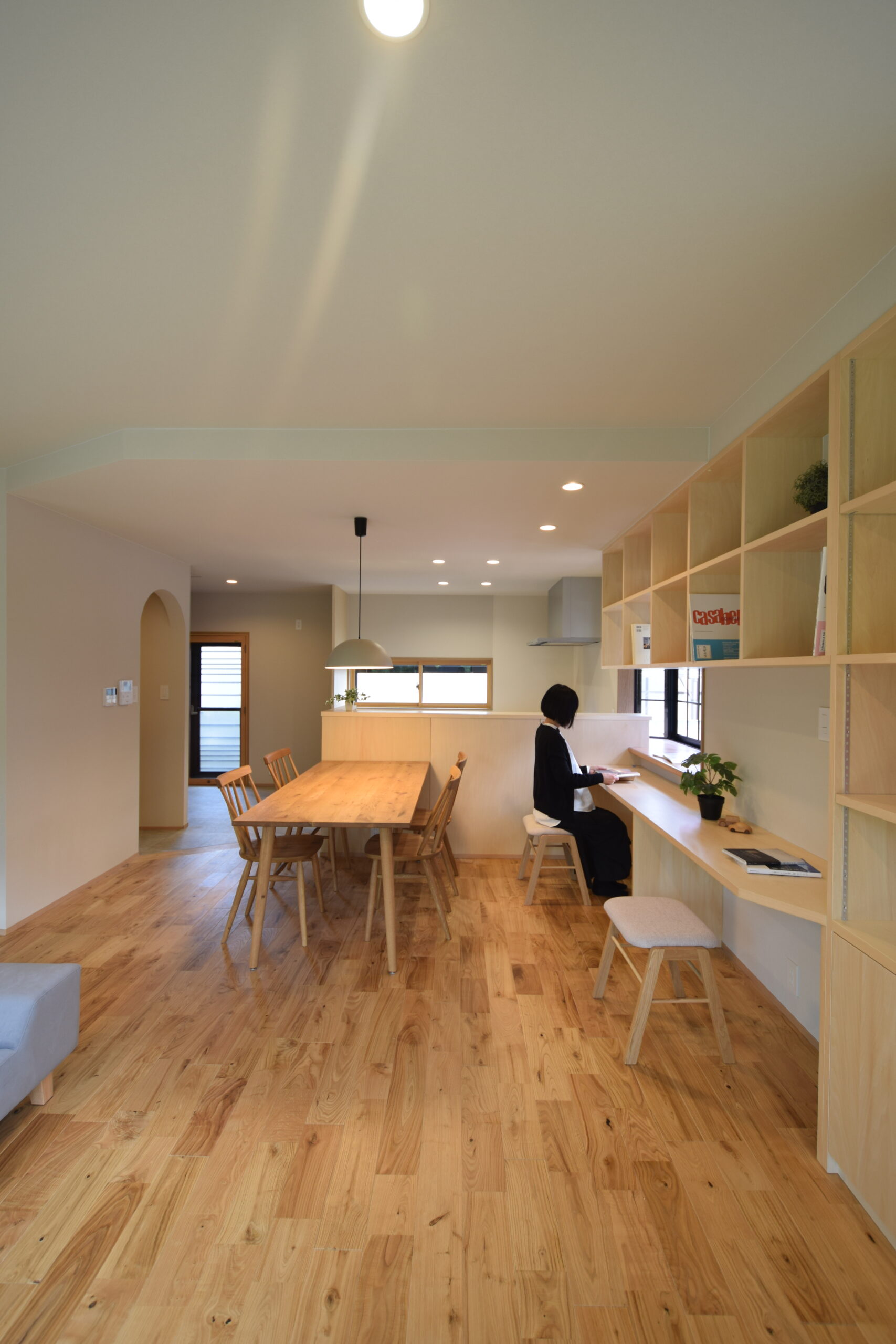 ピピノイエのダイニングとデスクスペースイメージ05