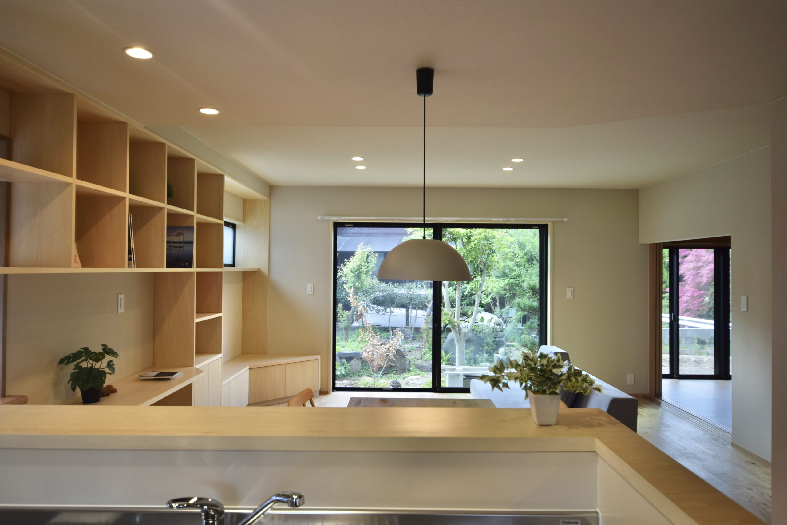 ピピノイエのダイニングとデスクスペースイメージ07