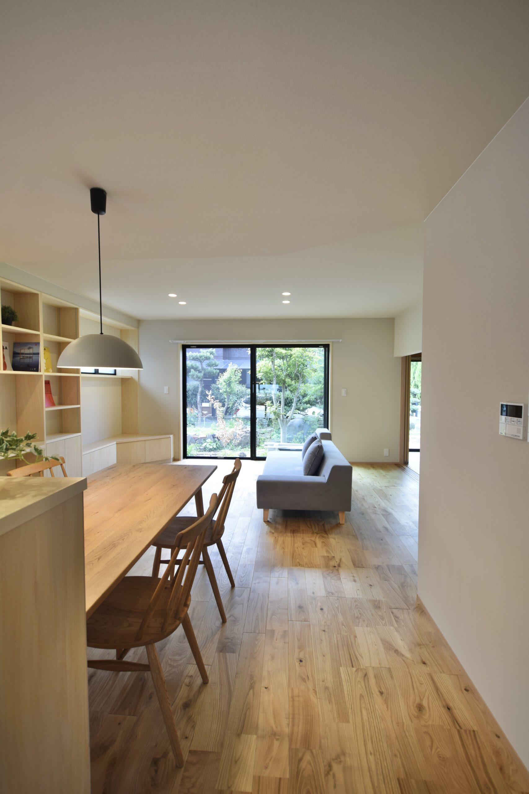 ピピノイエのダイニングとデスクスペースイメージ08