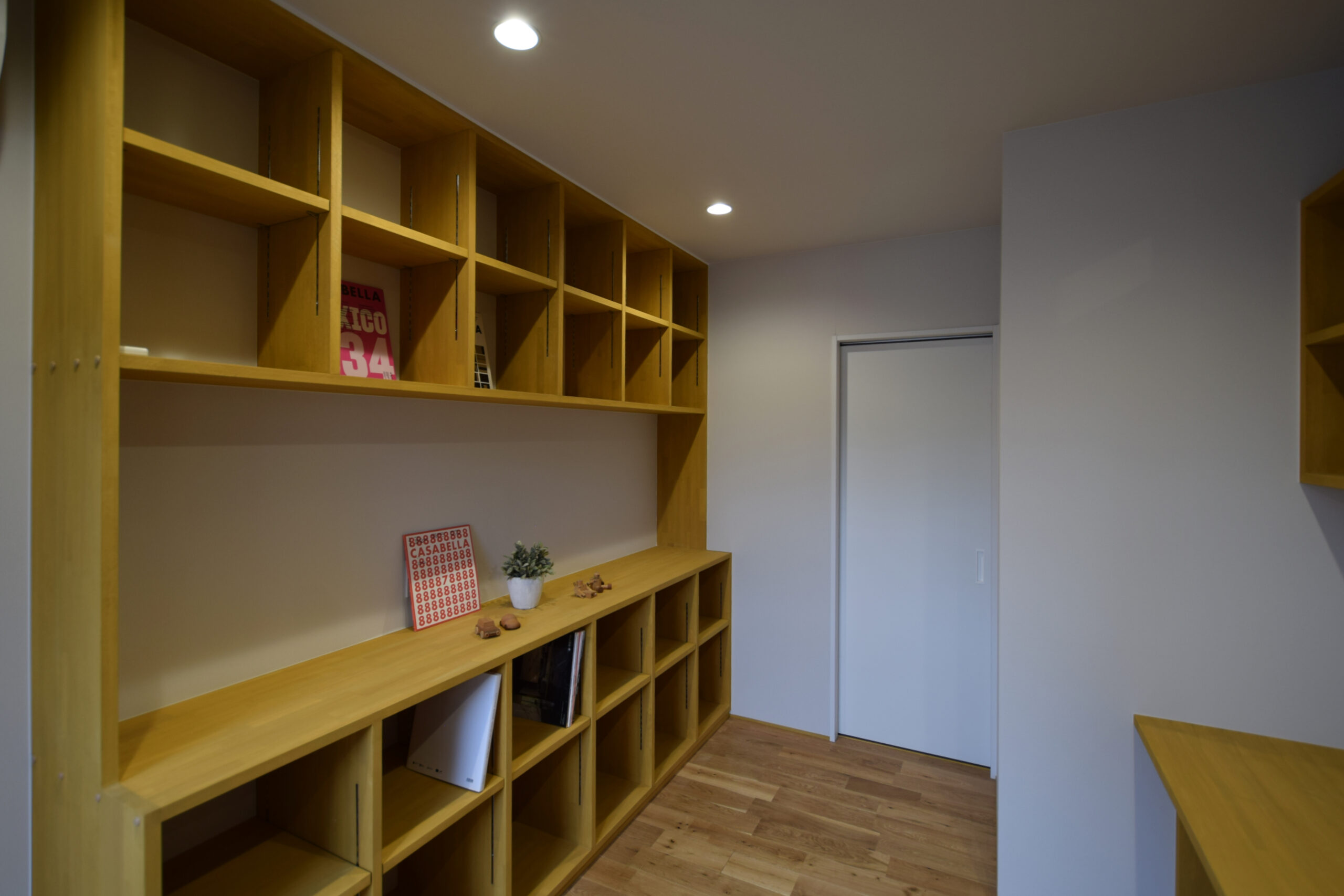 カルテットの家の本棚イメージ01