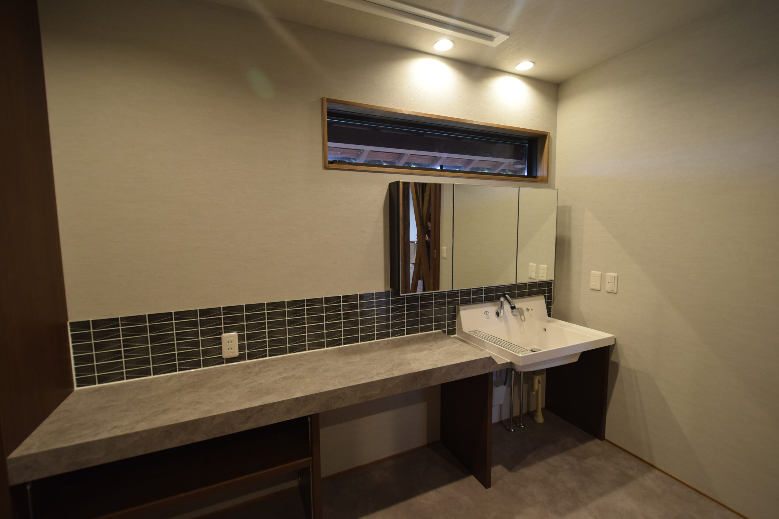 れんこん畑の家の洗面化粧台イメージ