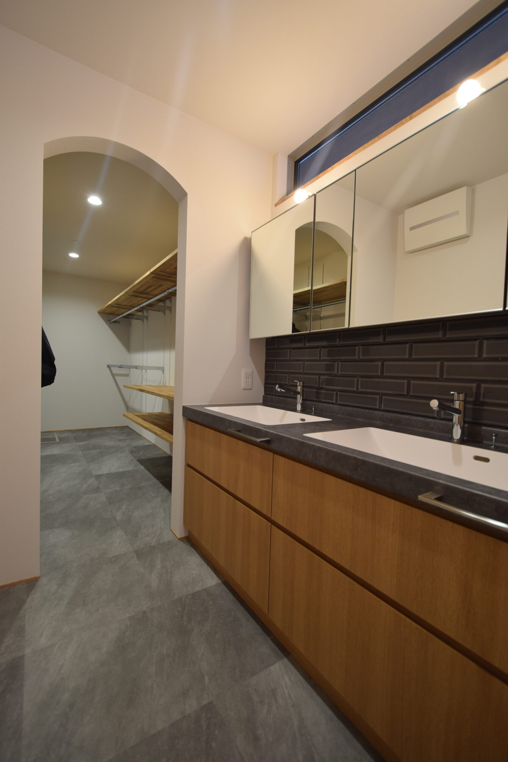 サイカイノイエの洗面化粧台イメージ01