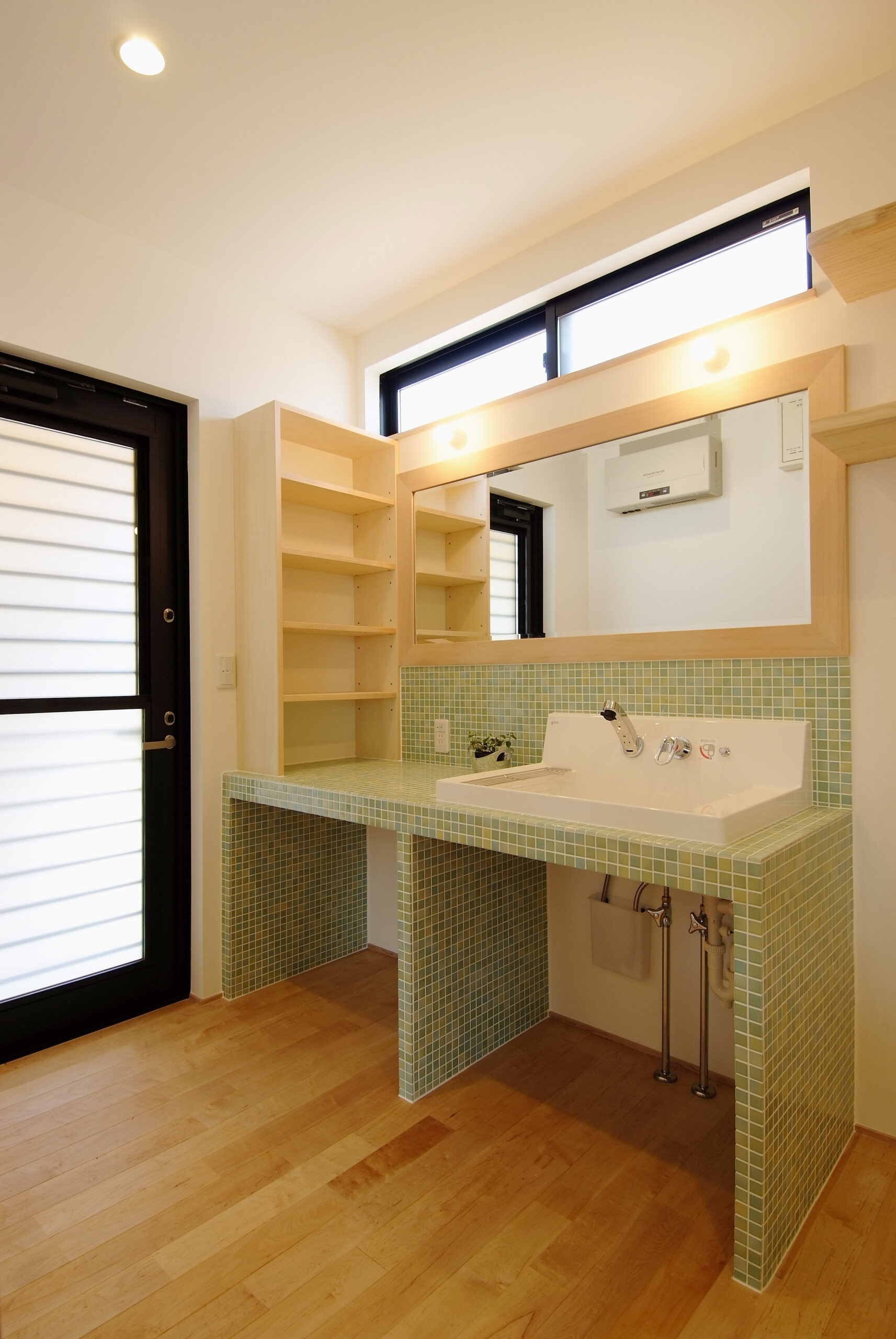 姫方町の家の洗面化粧台イメージ