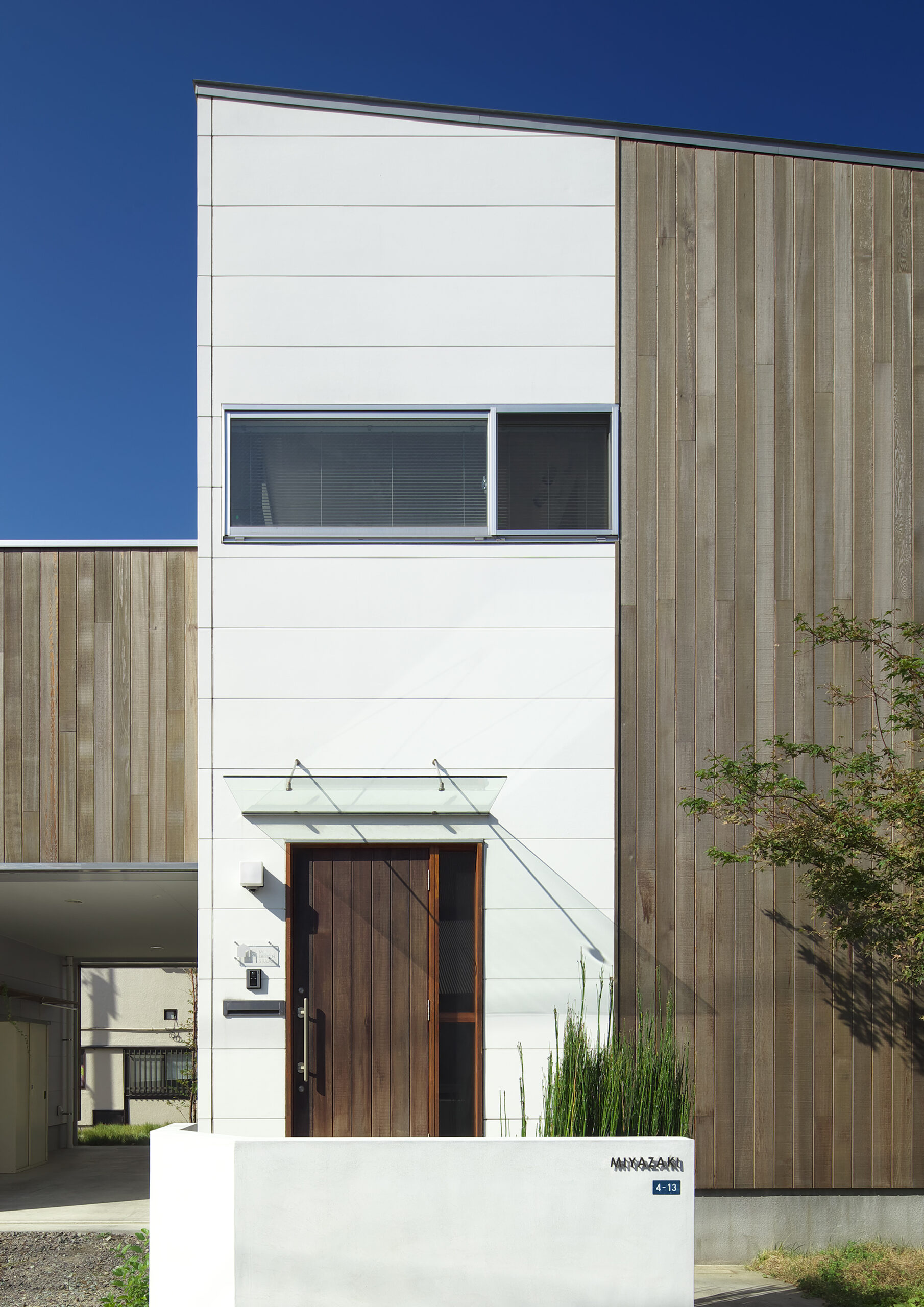 水ケ江の家の玄関前イメージ