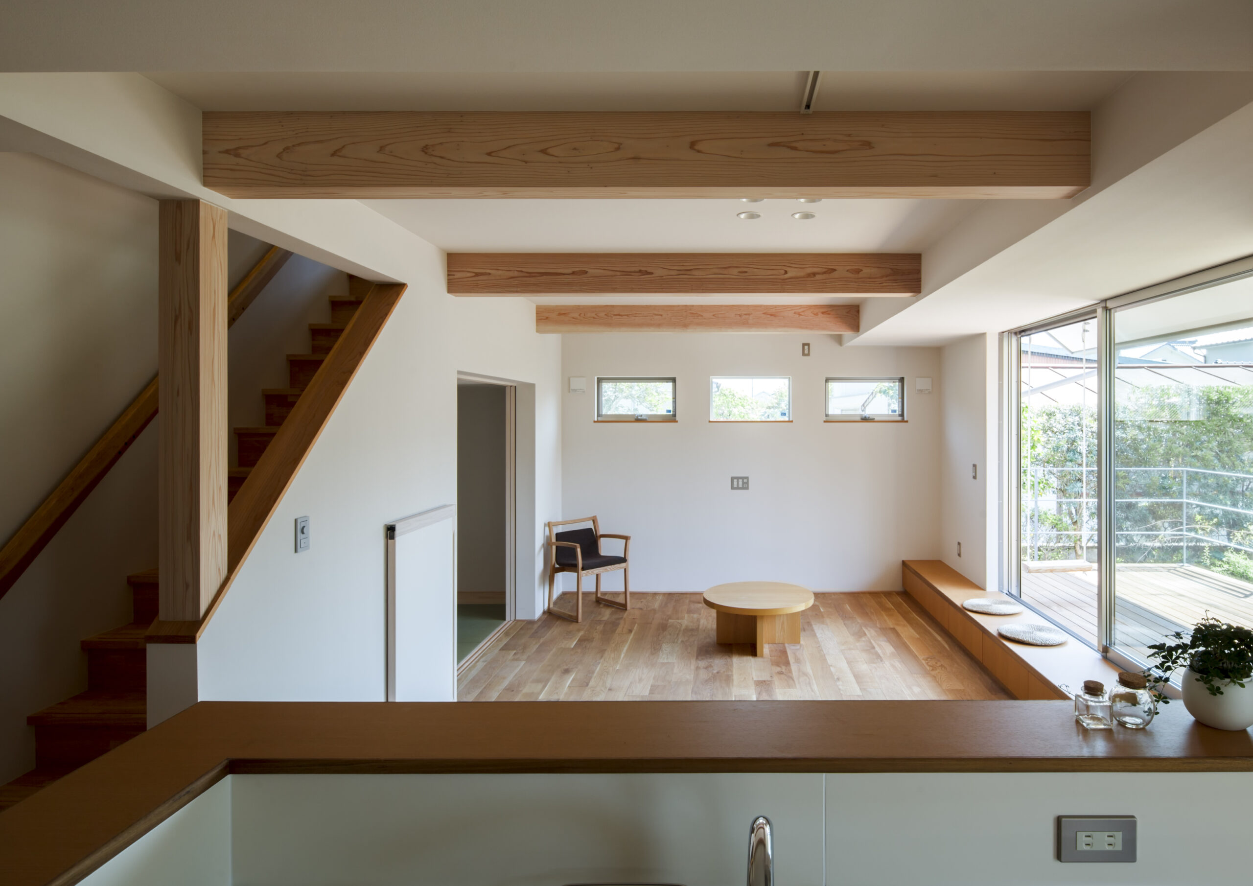 さんかく屋根の家のリビングダイニングイメージ02