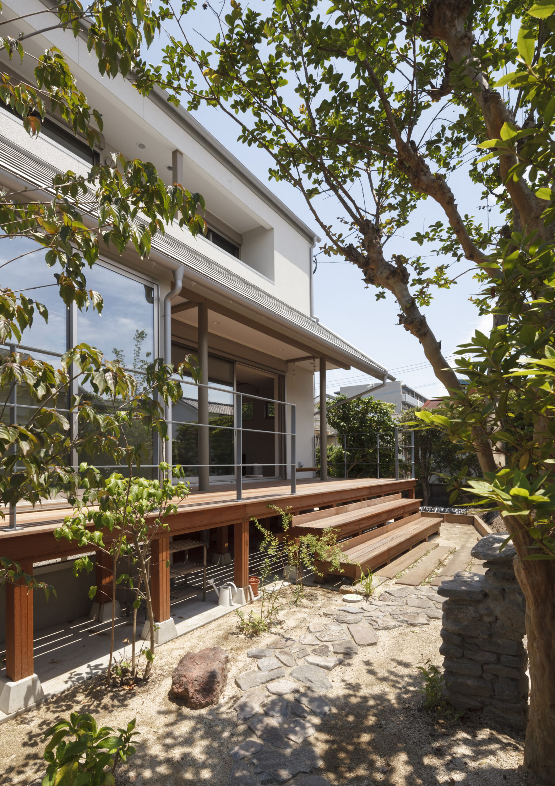 さんかく屋根の家の外観イメージ05