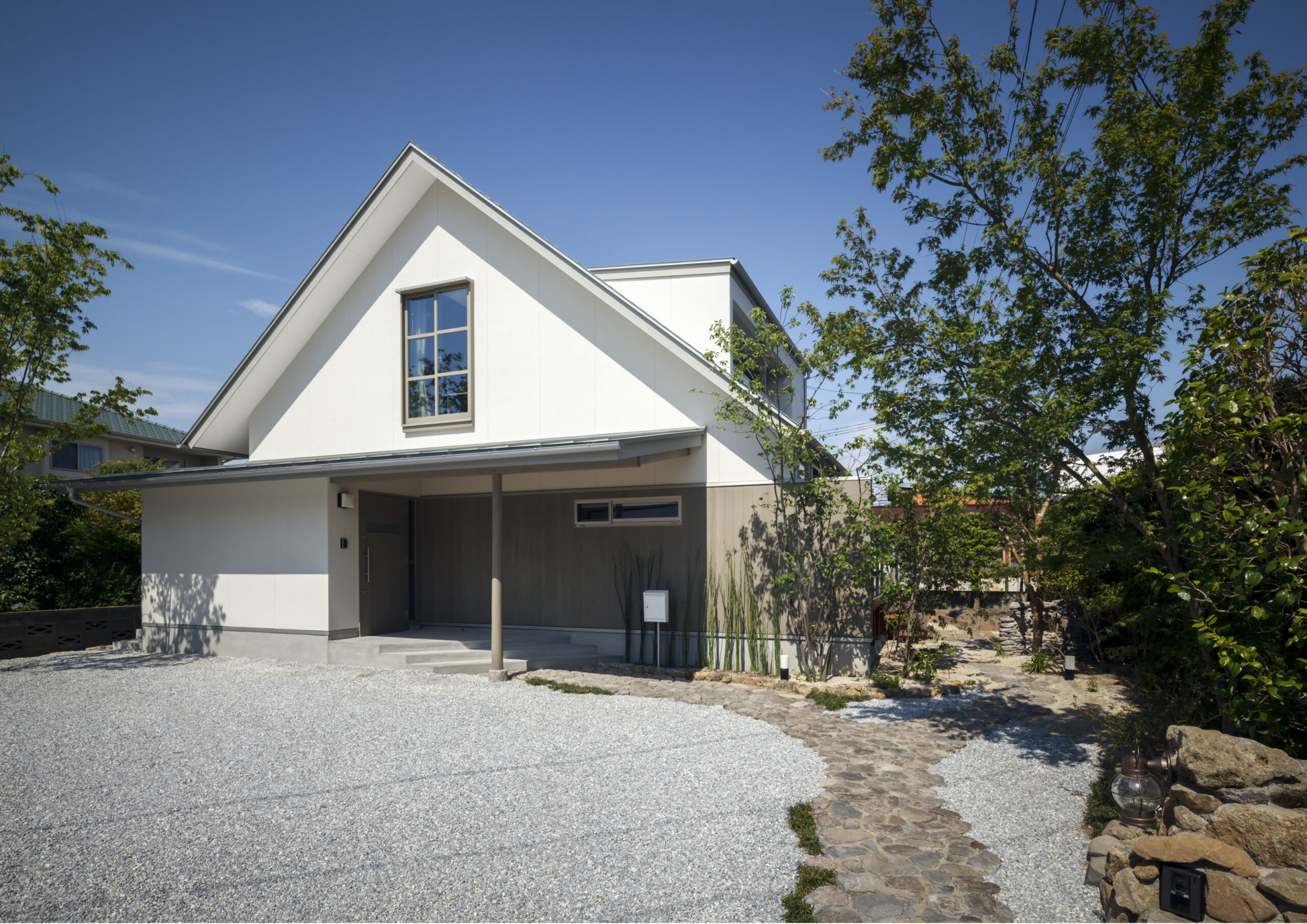 さんかく屋根の家の外観イメージ03