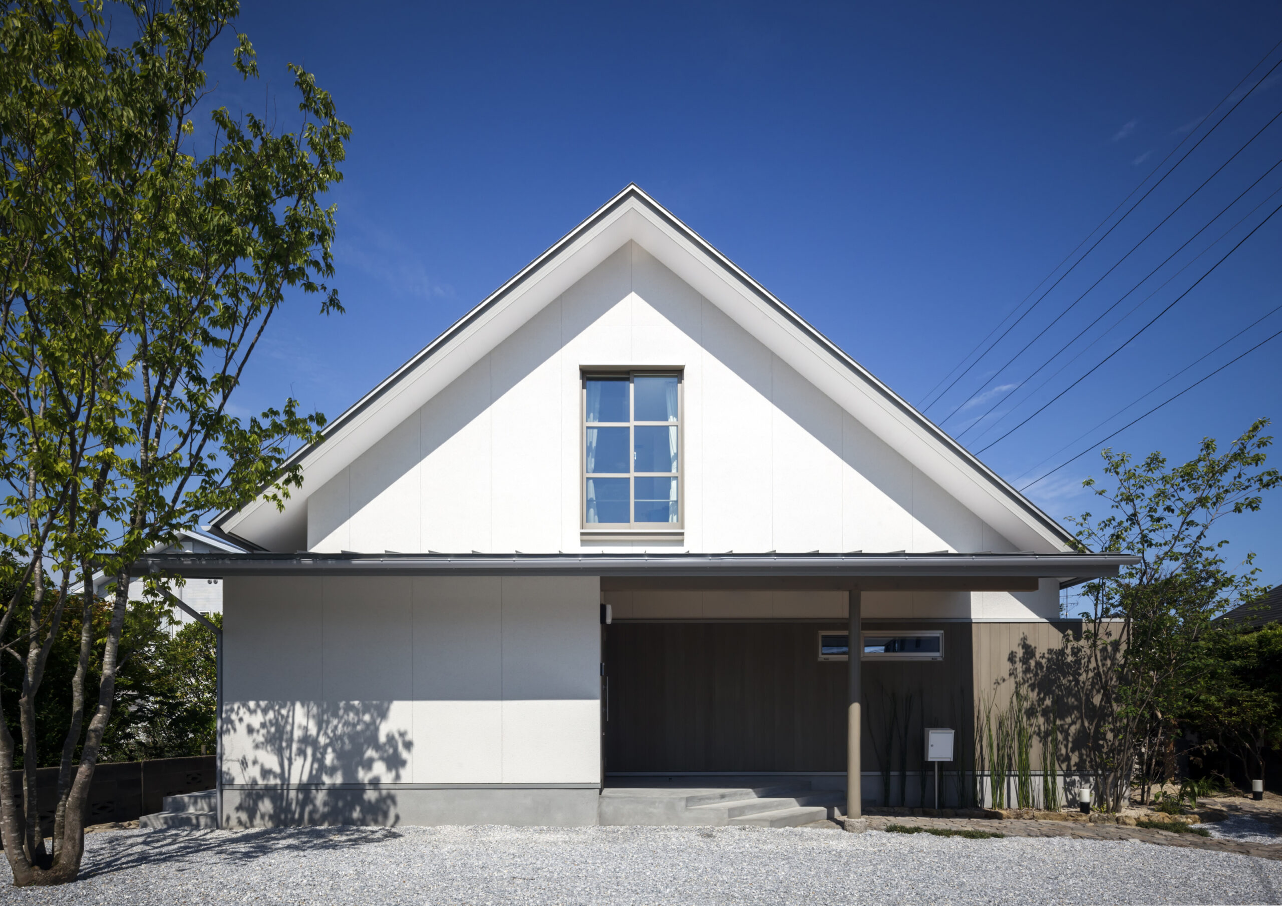 さんかく屋根の家の外観イメージ02