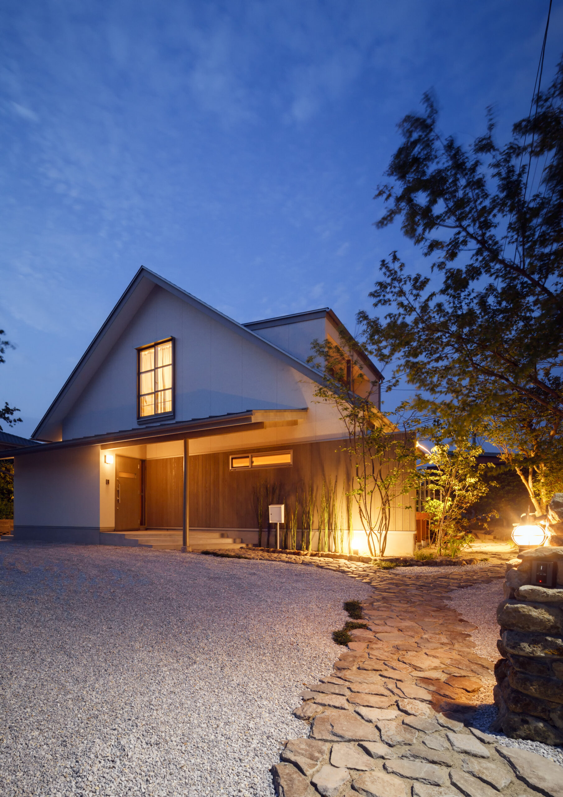 さんかく屋根の家の外観イメージ06