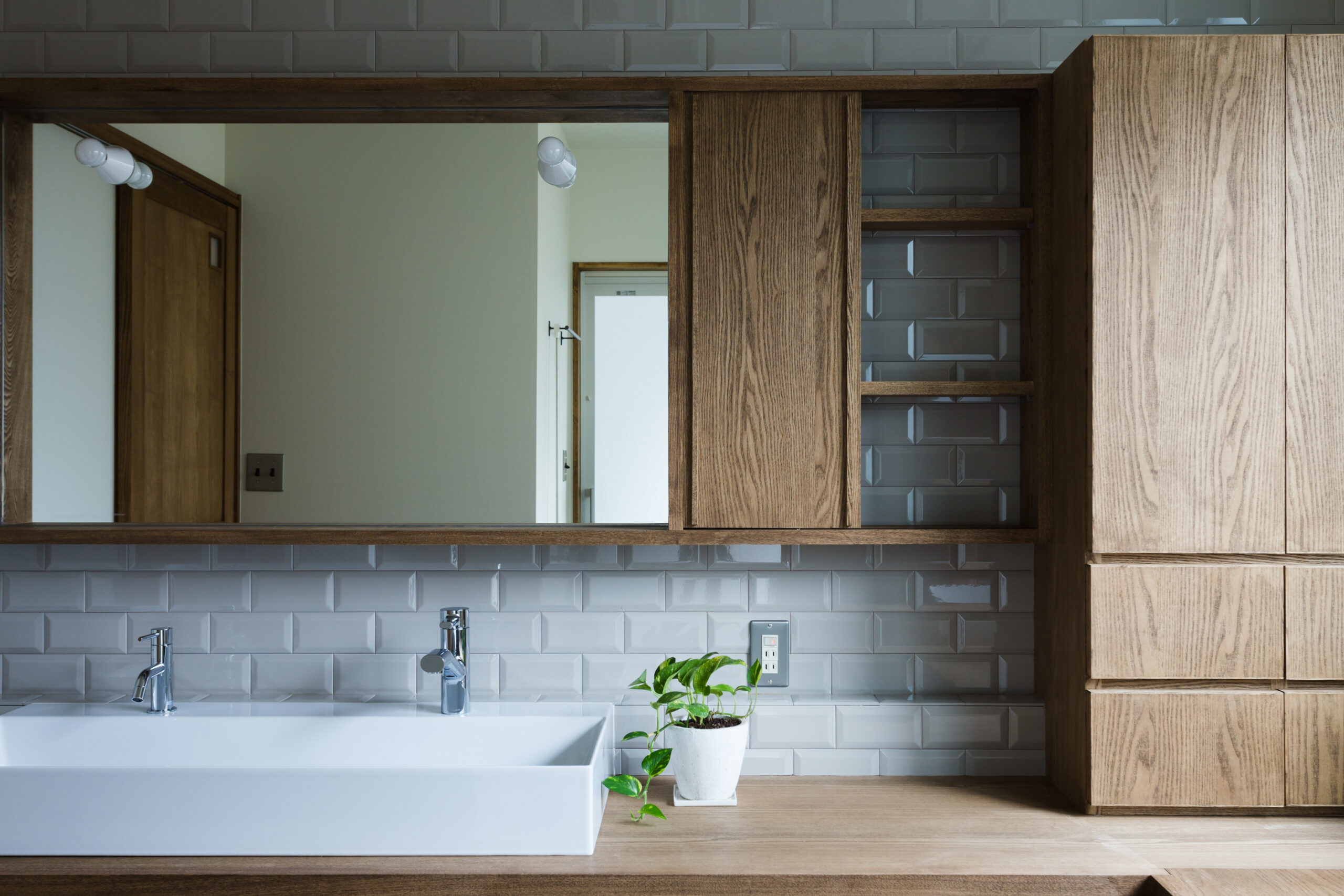 ヒカリノイエの洗面化粧台イメージ02