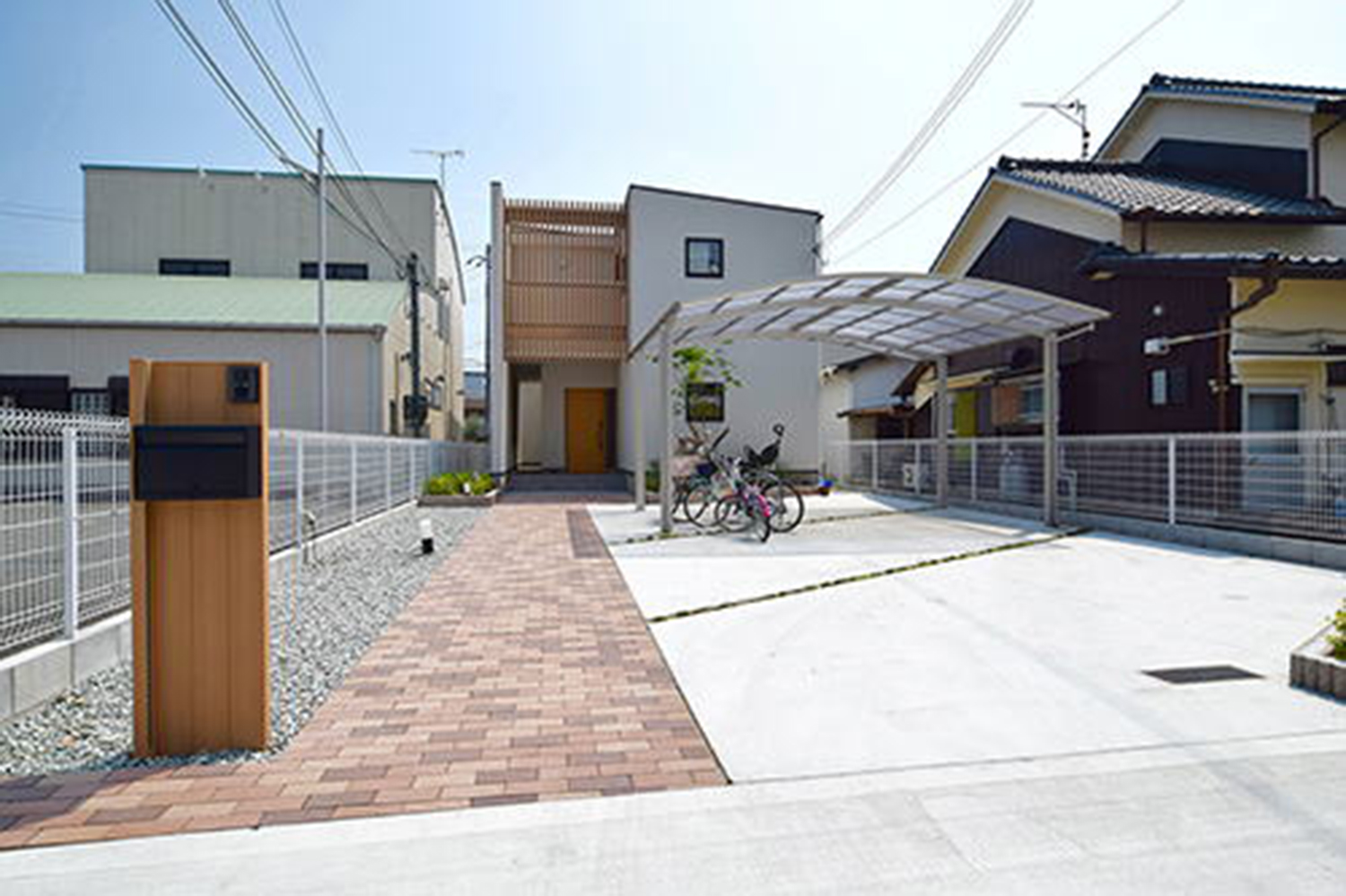 学校前の家へのリンク