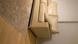 ベージュ