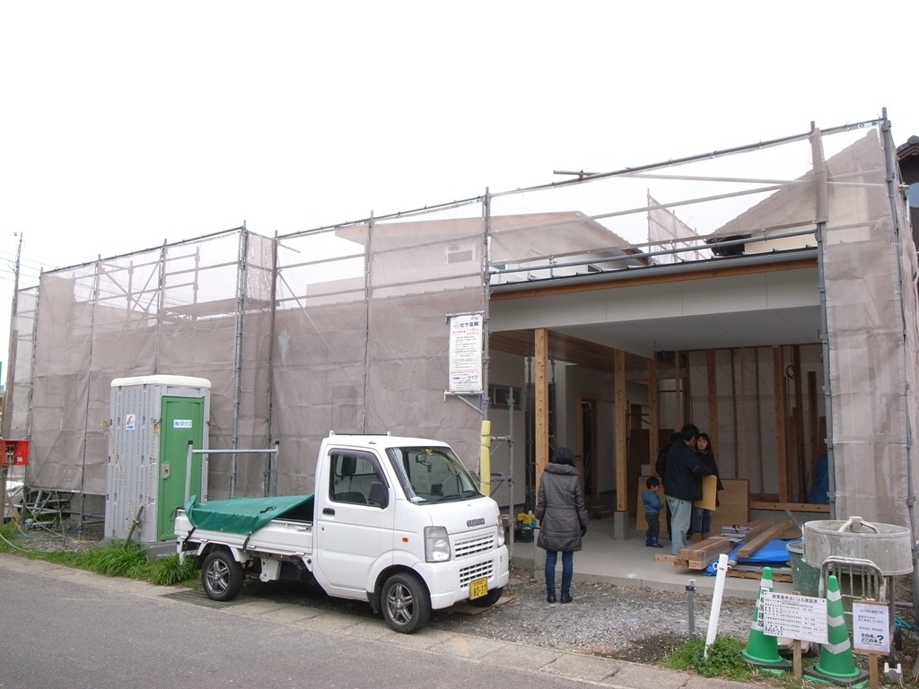 足場解体前の。