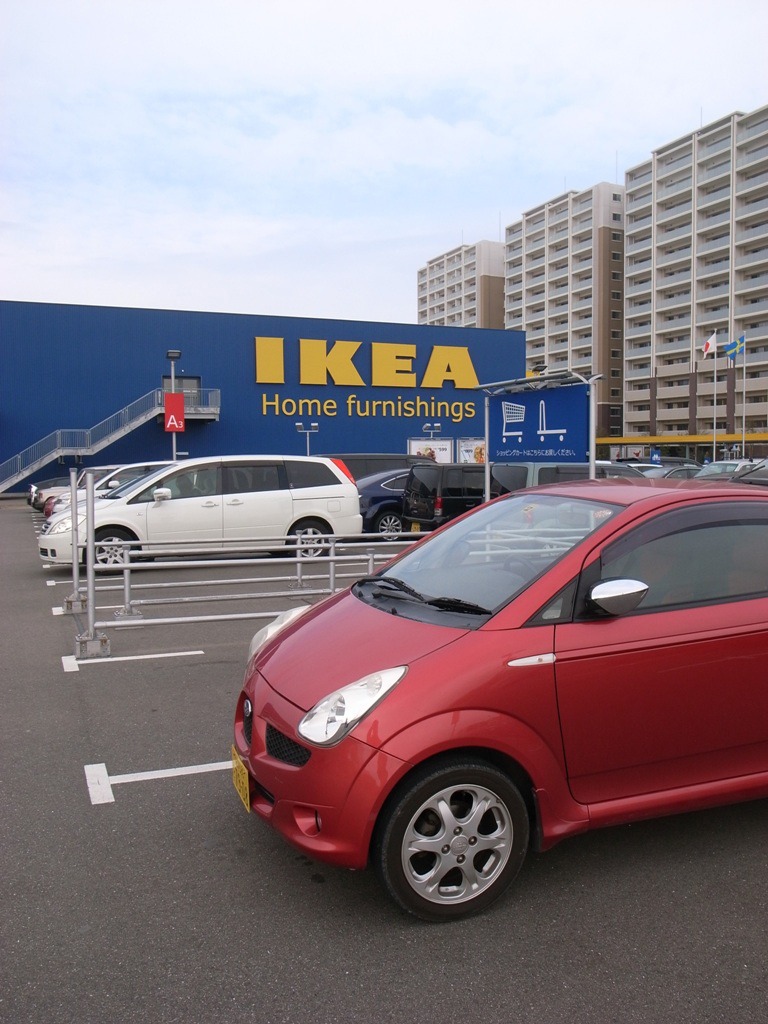 イケアへ。