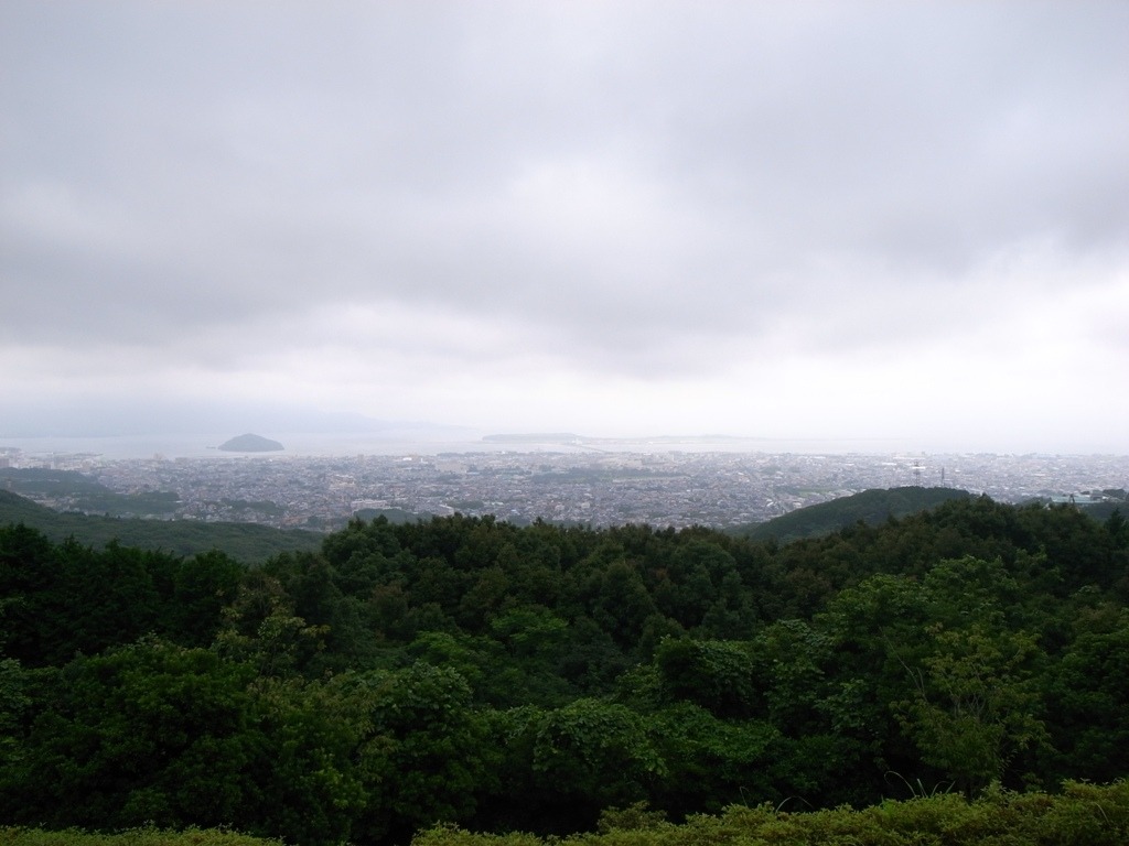 大村湾をのぞむ。