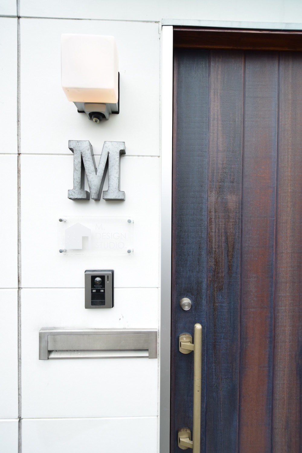 M。