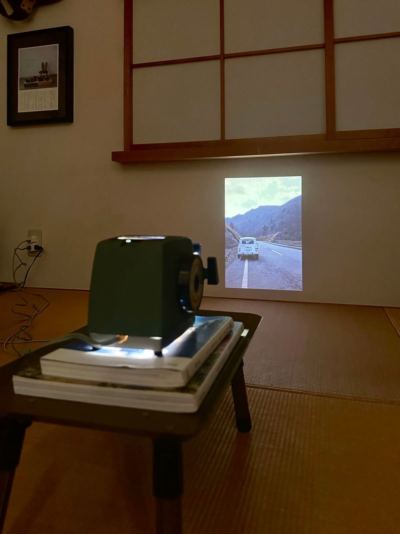 義理父の小さな映写機。