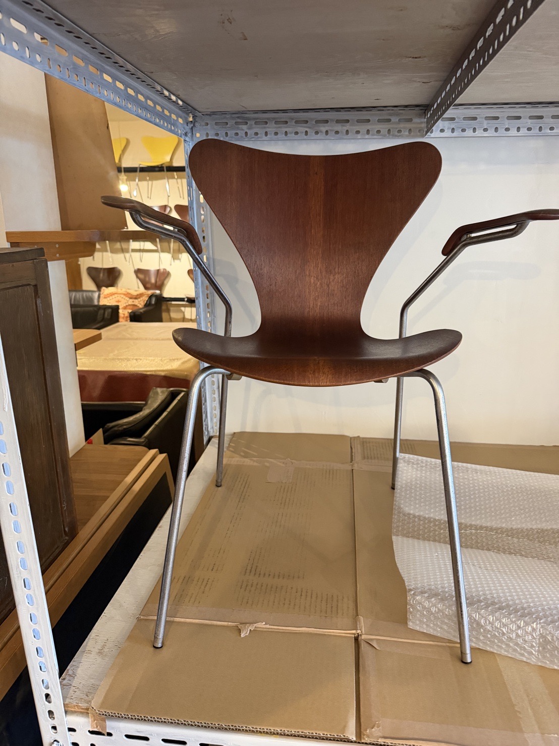 1965年製セブンチェア入荷予定。